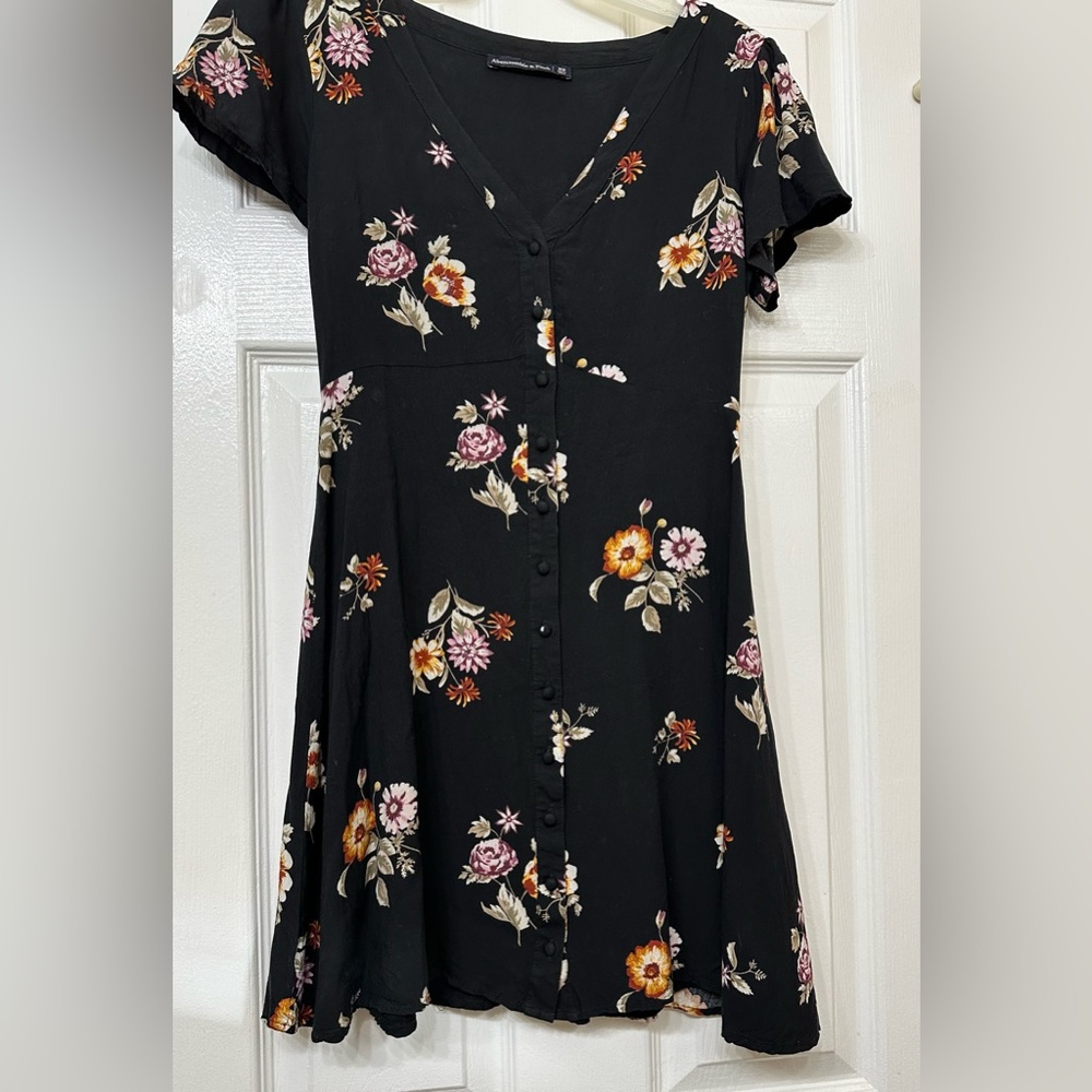 Abercrombie & Finch Dress Black Short Sleeve Knee Length A-line Size X-Smalll